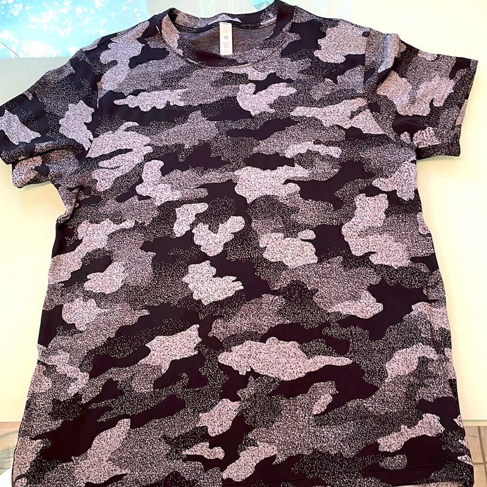 Lululemon top 2 black grey light grey printed